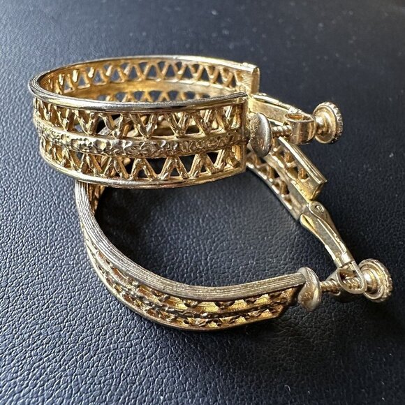 Vintage Earrings Filigree Hoop Women's Gold Tone Fashion Jewelry Huggie Srewback - Picture 7 of 9